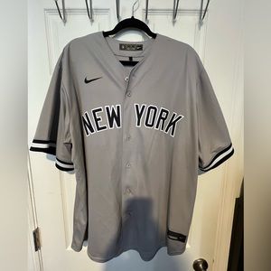 Derek jeter yankees jersey